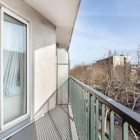 Appartement Bright Modern Studio With Balcony In *