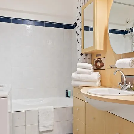 Appartement Bright Modern Studio With Balcony In *