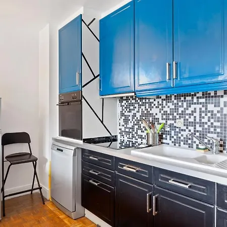 Appartement Bright Modern Studio With Balcony In *