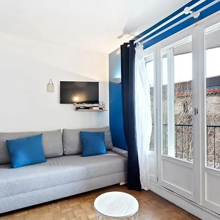 Bright Modern Studio With Balcony In Paris