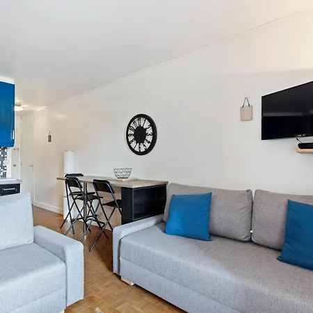 Appartement Bright Modern Studio With Balcony In *