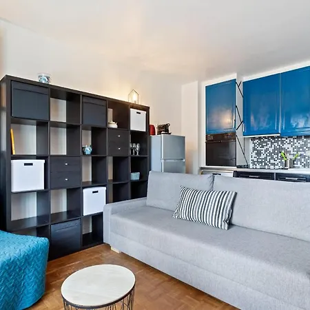 Bright Modern Studio With Balcony In Appartement Paris